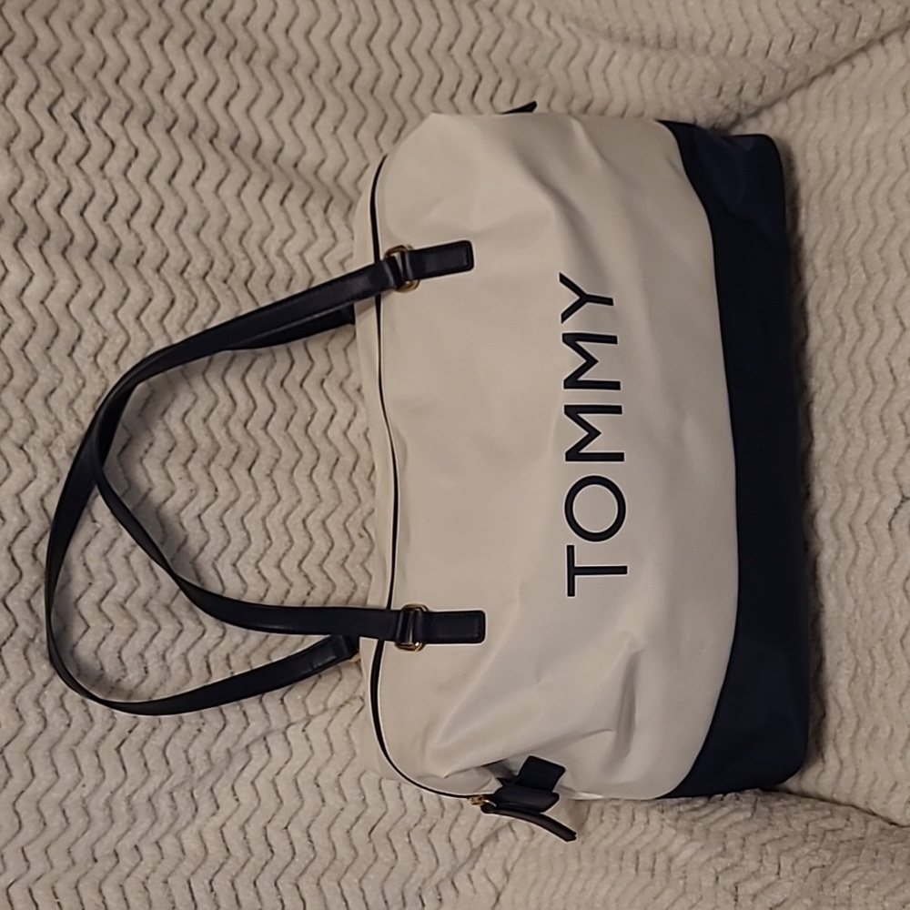 Tommy Hilfiger weekender bag